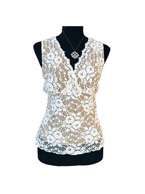 CABI ~ White Lace Overlay V-Neck Sleeveless Top w/Neutral Toned Lining size M